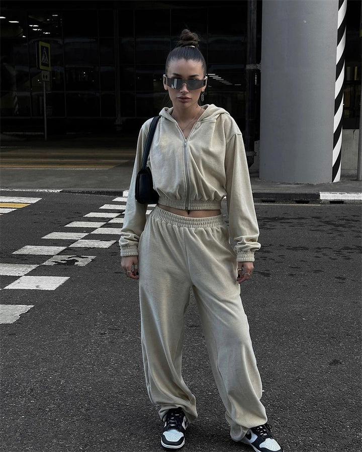 Women's sporty hoodie set with elastic waist and relaxed fit Lune London