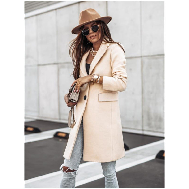 Ladies Elegant Wool Coat with Stylish Lapels and Practical Pockets Amarae