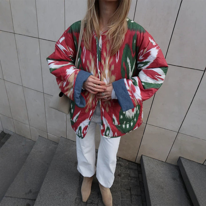 Women's quilted kimono jacket with ikat print, oversized cut and contrasting cuffs Amarae