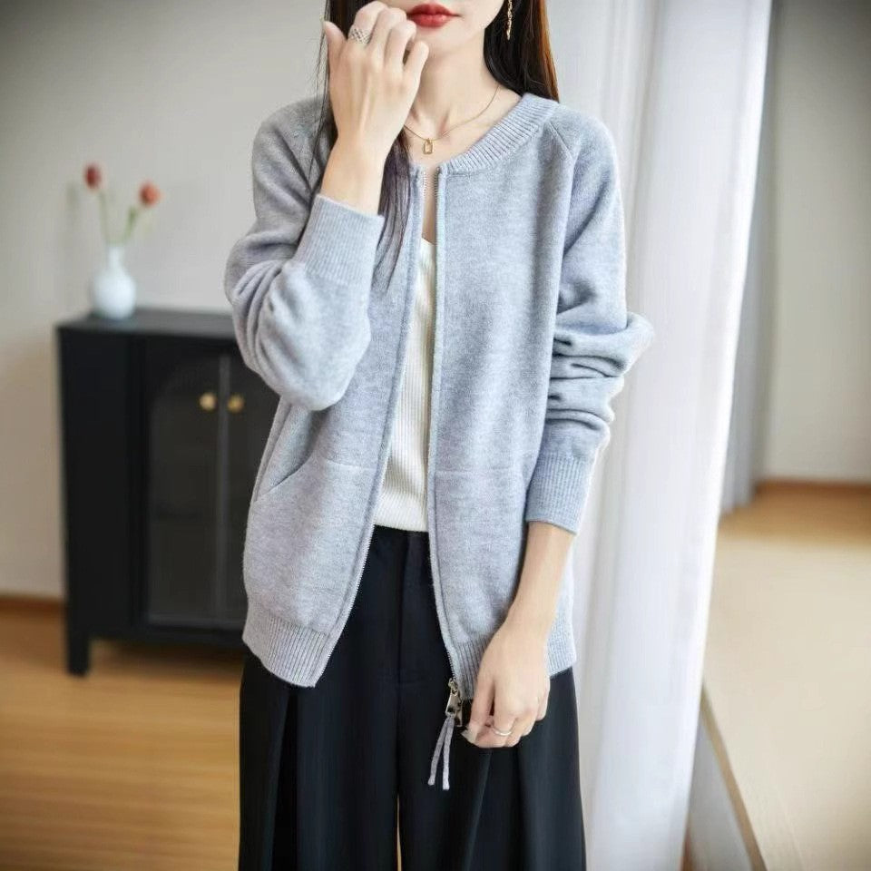 Cardigan pour femmes avec fermeture éclair et poches pratiques Chic & Stil