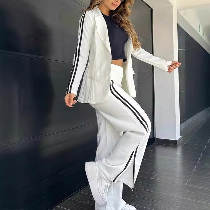 Women's sports ensemble with blazer and loose pants Lune London