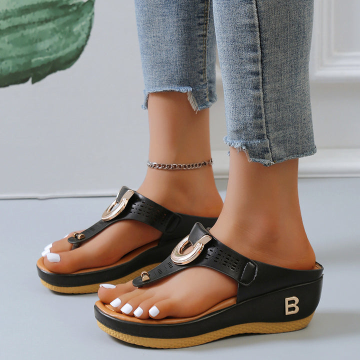 Ergonomic sole sandals for women with trendy design Lune London