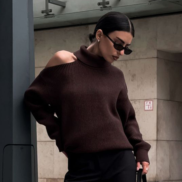 Trendy turtleneck sweater for women with a relaxed fit Lune London