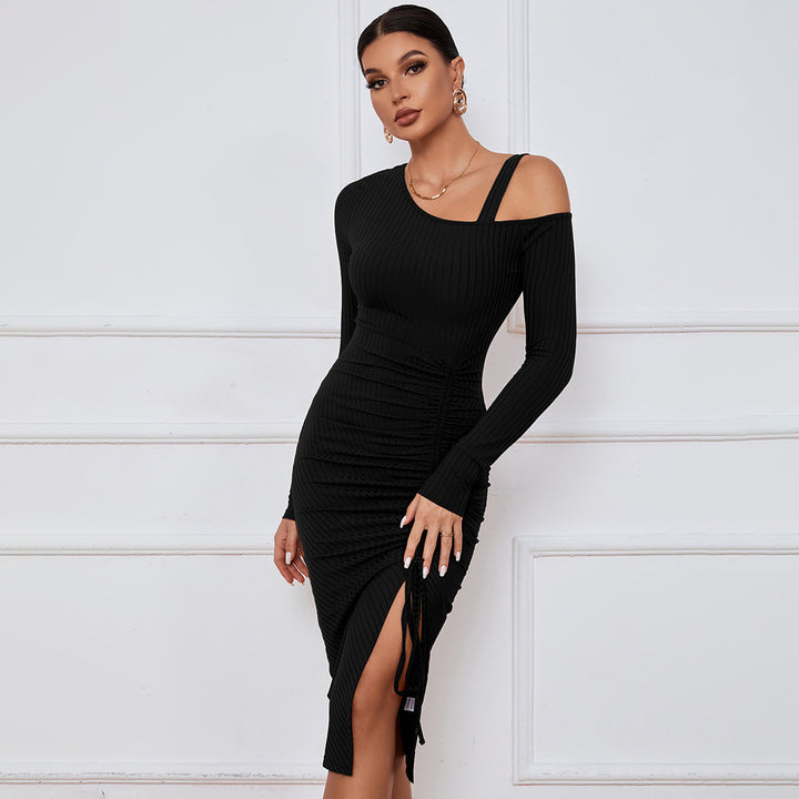 Robe ajustée en rib pour femme avec encolure asymétrique et fronces sophistiquées Chic & Stil