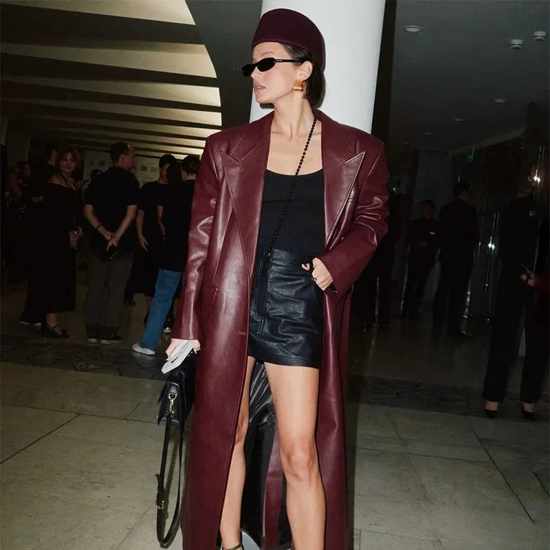 Fashionable women's faux leather coat with elegant cut Lune London