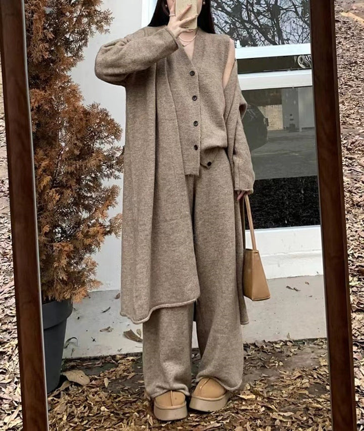 Ensemble en tricot pour femmes avec cardigan réchauffant et pantalons confortables Chic & Stil