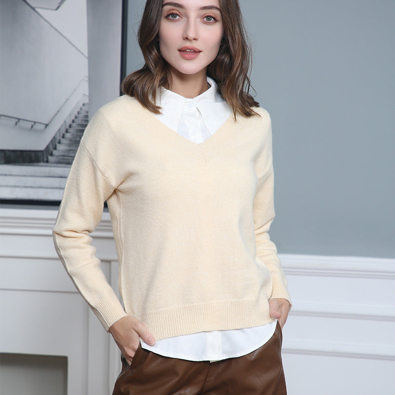 Women elegant V-neck sweater in soft material with drop shoulders Lune London