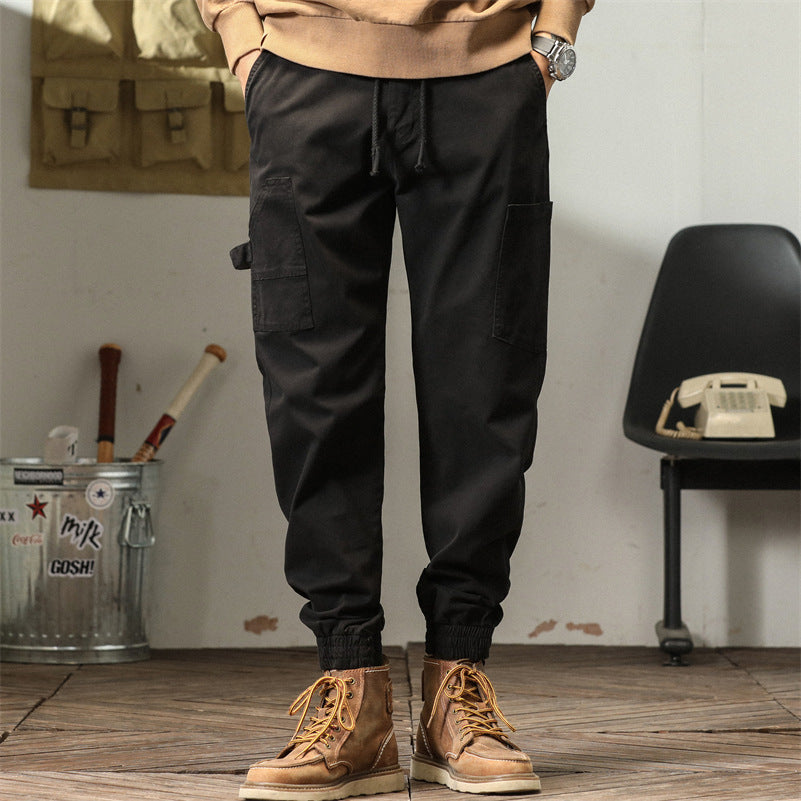 Comfortable cargo pants for men with practical side pockets Lune London