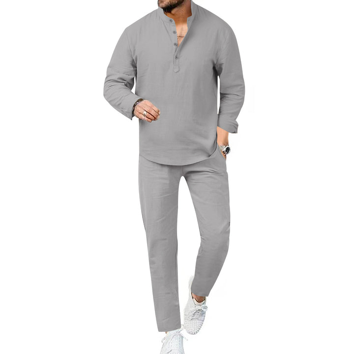 Modern leisure suit for men with an innovative boutonnière design and breathable features Lune London
