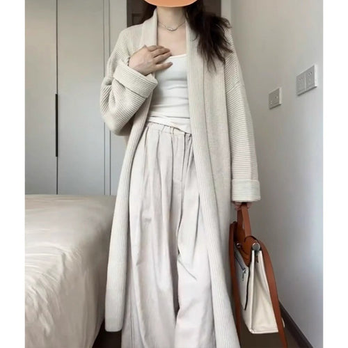 Manteau long en tricot pour femmes avec larges manches et texture douce Chic & Stil