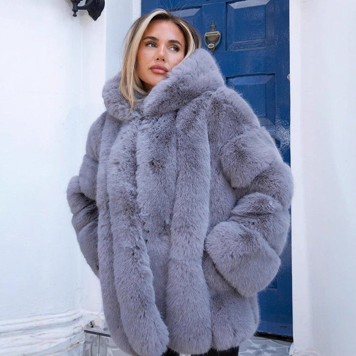 Women's Faux Fur Coat with Luxurious Feel and Elegant Quartz Details Lune London