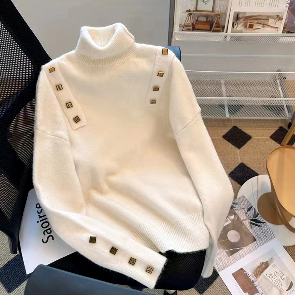 Pull à col roulé pour femmes avec détails de boutons décoratifs Chic & Stil