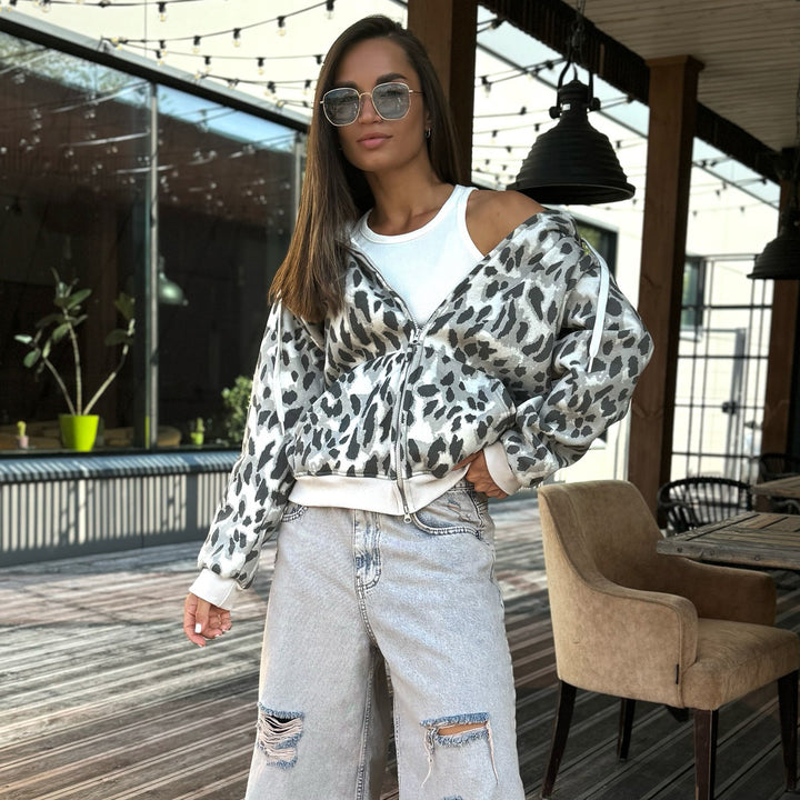 Women's hoodie with a modern animal print and practical pockets Lune London