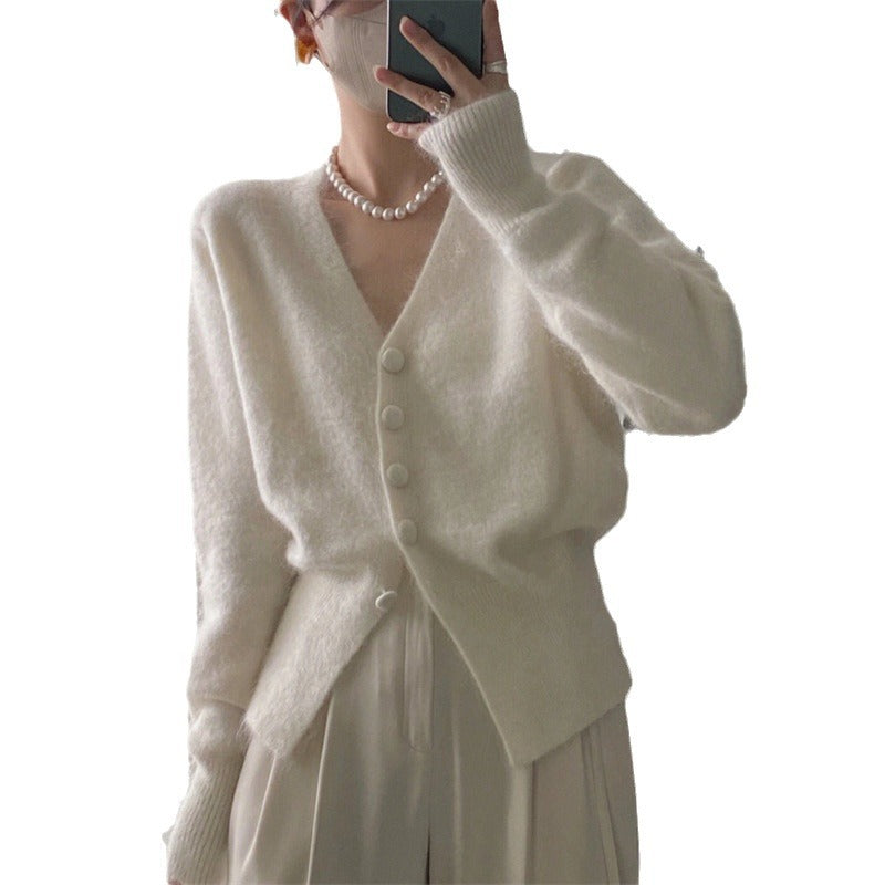 Cardigan en maille confortable pour femmes avec décolleté en V et détails de boutons Chic & Stil