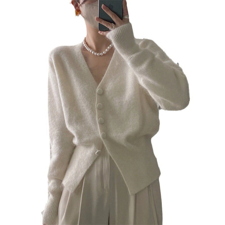 Cardigan en maille confortable pour femmes avec décolleté en V et détails de boutons Chic & Stil