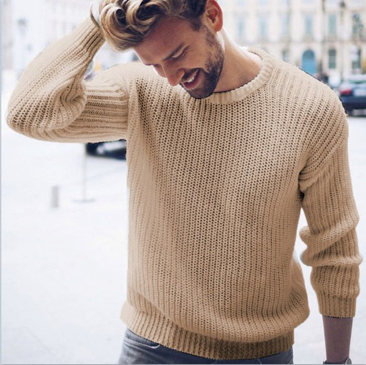 Trendy knitted pullover for men with an airy structure and a contemporary round neck Lune London