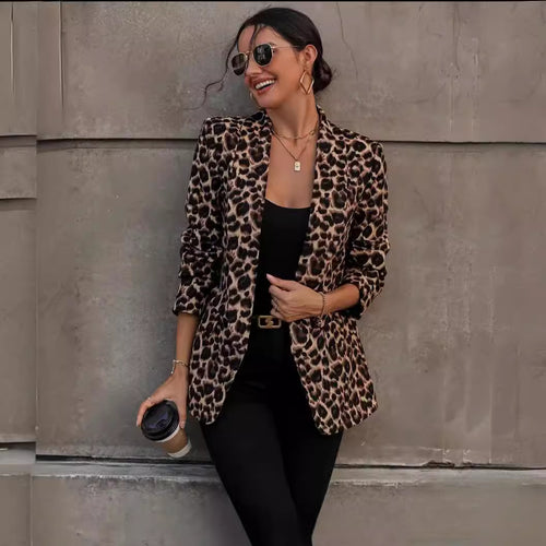 Fashionable women's blazer in leopard design with slim fit Amarae