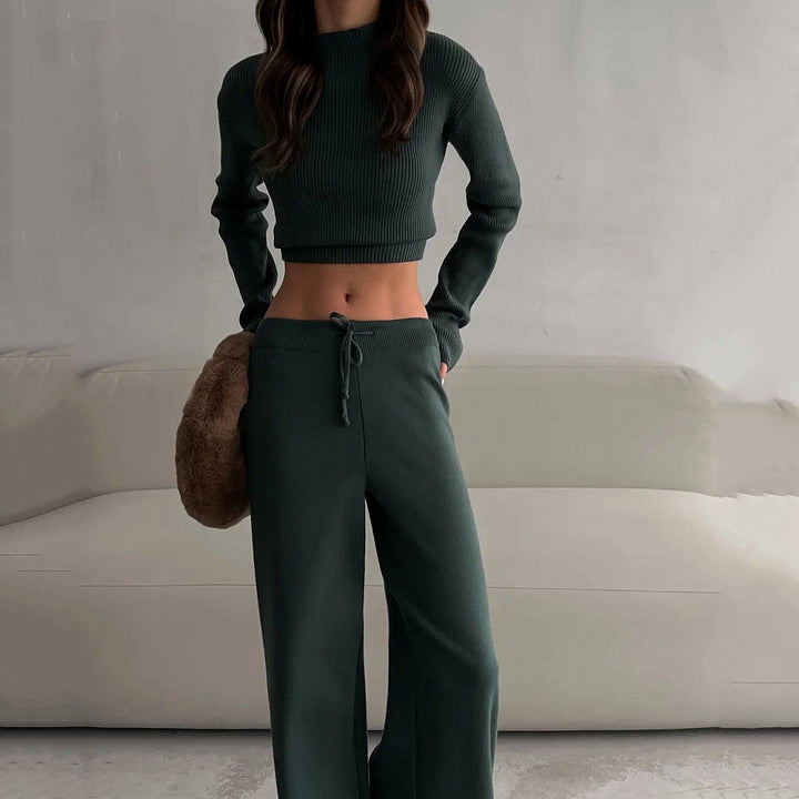 Elegant and comfortable knitted set for women with wide leg and short top Lune London