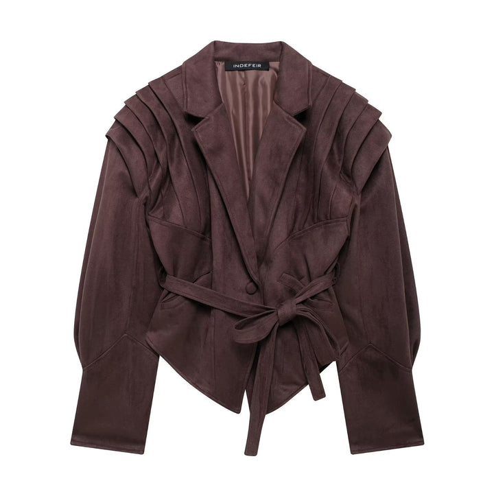Blazer ajusté féminin tendance avec épaules structurées Chic & Stil