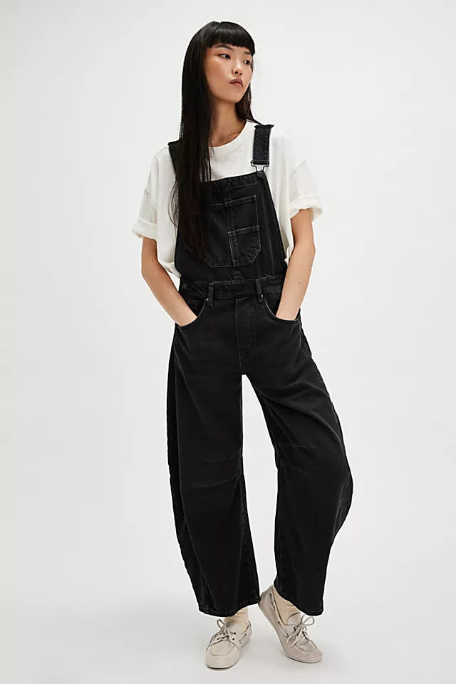 Women's Overalls in a Casual Oversized Style with Practical Pockets and Fashionable Accents Lune London