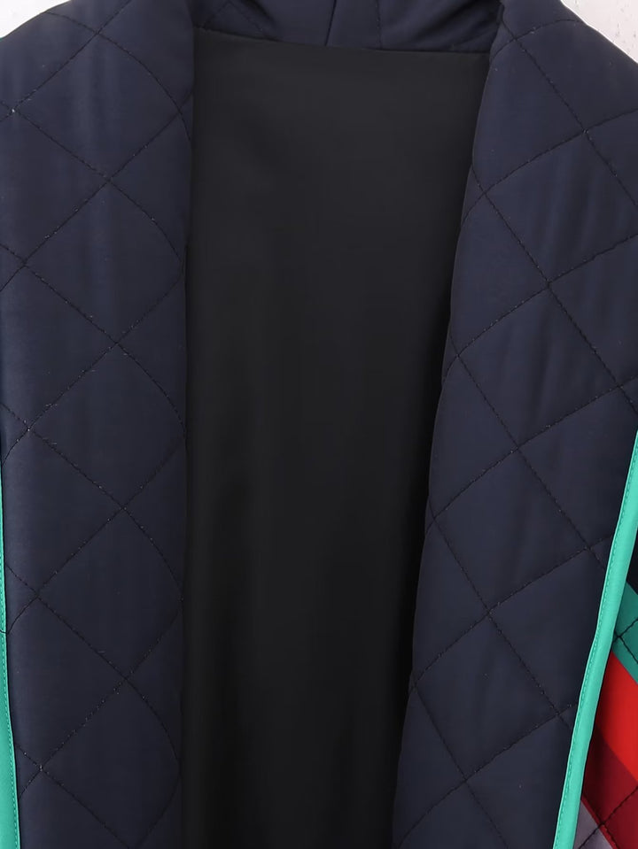 Veste colorée légère matelassée pour femmes au design moderne avec grandes poches Chic & Stil