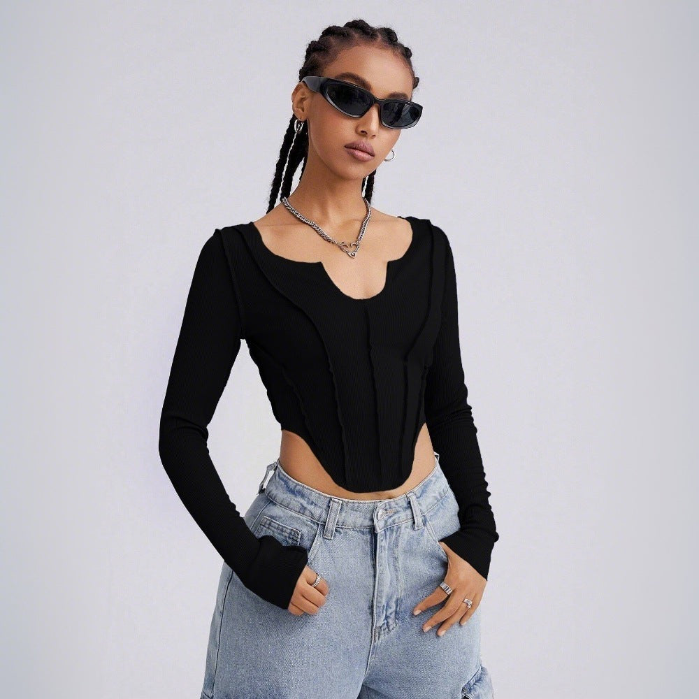 Body à manches longues pour femmes avec décolleté en V profond et détails découpés intricats Chic & Stil