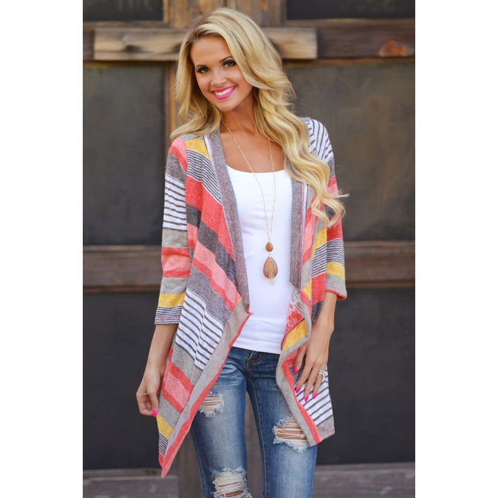 Cardigan en tricot pour femme avec coupe décontractée et motif rayé coloré Chic & Stil