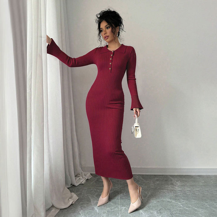 Robe longue à manches longues pour femmes avec un design côtelé près du corps et un col élégant Chic & Stil