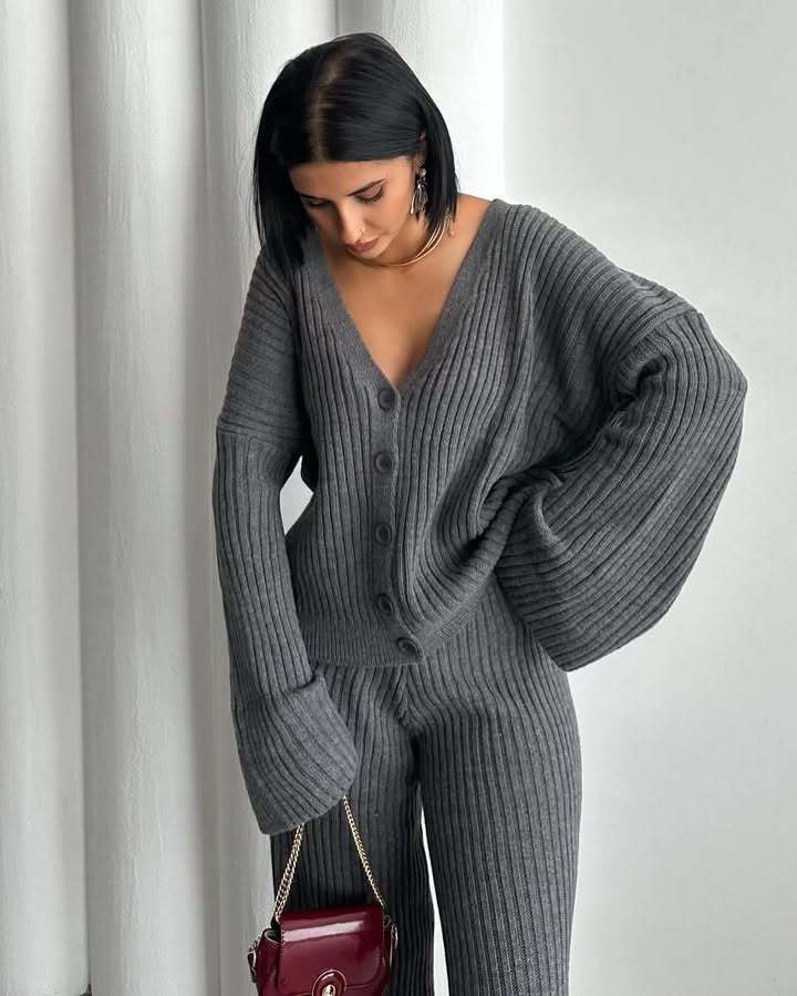 Women's knit loungewear set with a modern fit and comfortable V-neck Lune London