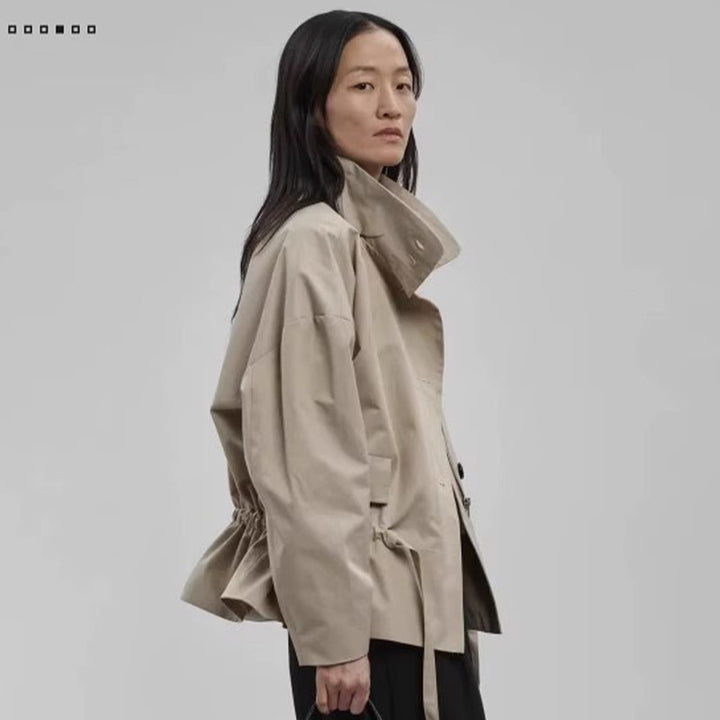 Veste de transition stylée pour femme avec ceinture et col montant Chic & Stil