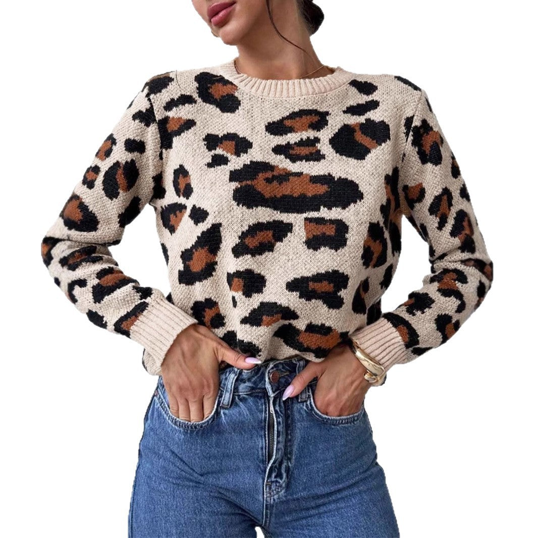 Cozy knitted sweater for women with leopard print and oversized shoulders Lune London