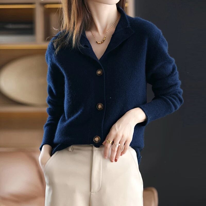Pull en maille élégant et confortable pour femmes avec grands boutons Chic & Stil