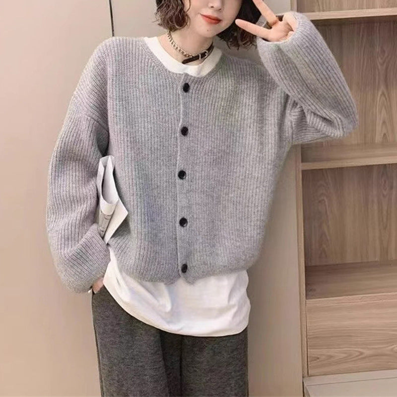 Cardigan en tricot décontracté pour femmes avec des détails de boutons décoratifs et une coupe ample Chic & Stil
