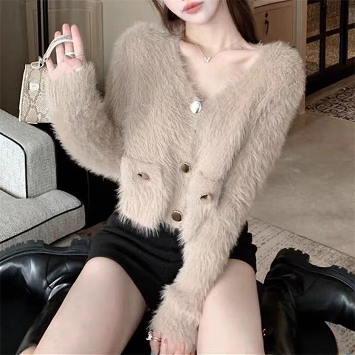 Cardigan en peluche pour femmes avec détails de boutons et poches pratiques Chic & Stil