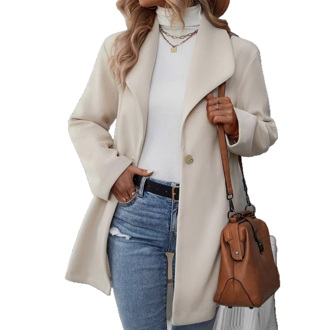 Ladies Elegant Oversized Jacket with Classic Cut and Chic Modern Buttons
