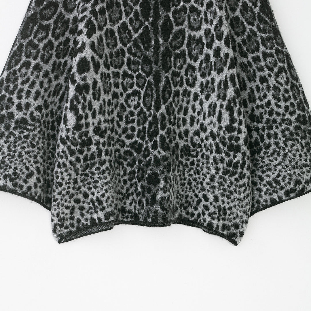 Women Cape-Poncho with Leopard Jacquard and Stand-up Collar Amarae