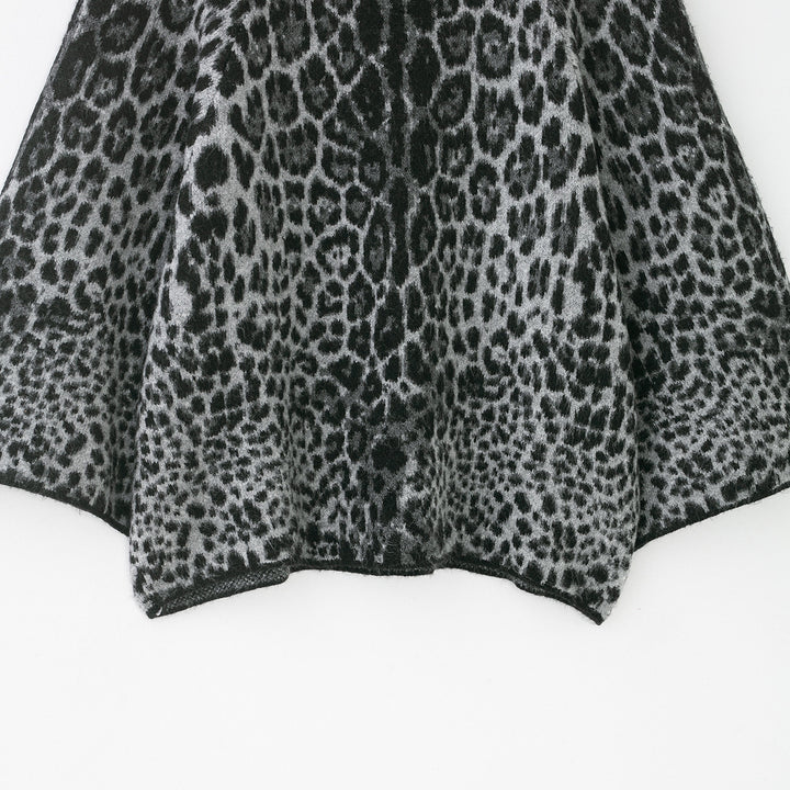 Women Cape-Poncho with Leopard Jacquard and Stand-up Collar Amarae
