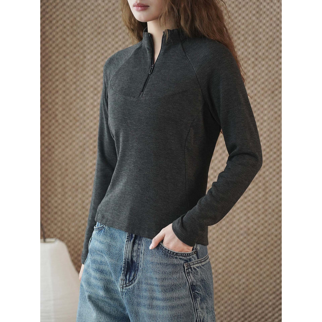 Women's Long Sleeve Thermal Shirt with Short Zipper and Fitted Silhouette Amarae