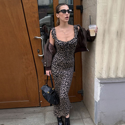 Robe maxi femme avec imprimé léopard et décolleté séduisant Chic & Stil