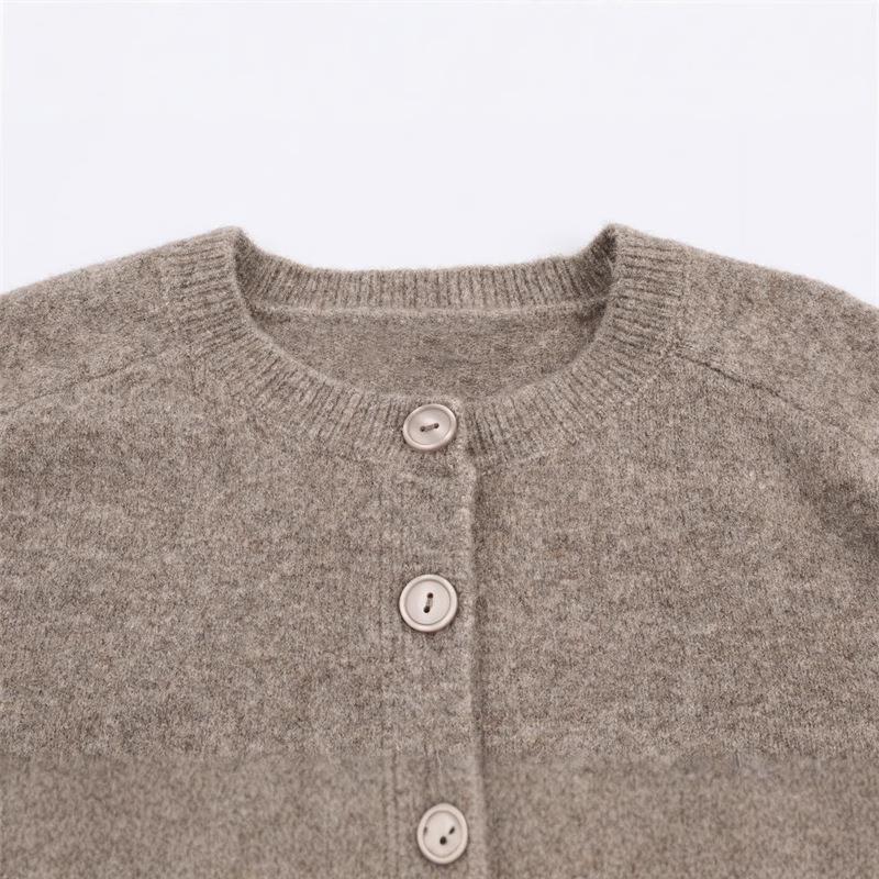 Ladies comfortable knit pullover with button closure and raglan sleeves Lune London
