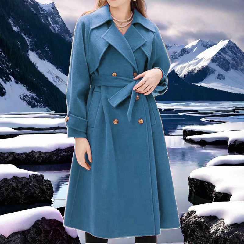 Elegant trench coat for women with double-breasted buttons and fitted cut Lune London