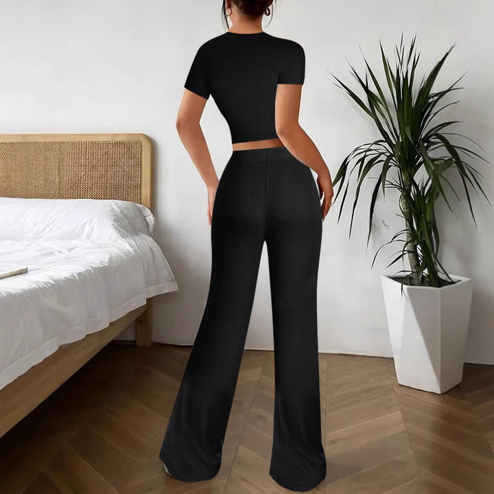 Comfortable loungewear set for women with cropped top and wide pants Lune London
