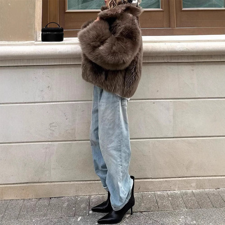 Ladies Short Faux Fur Coat with Large Collar Lune London