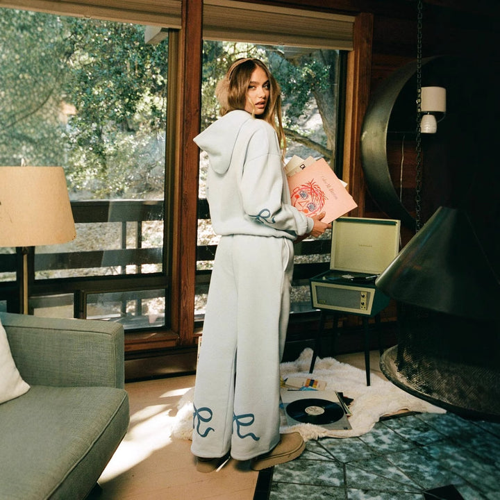 Casual tracksuit set for women with great comfort and chic graphic accents.