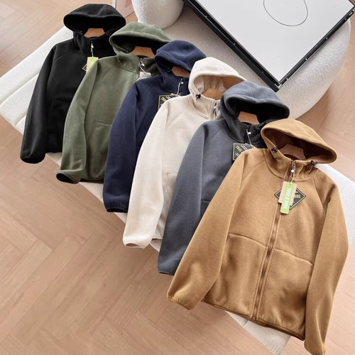 Veste en polaire chaude et confortable pour femmes avec capuche Chic & Stil