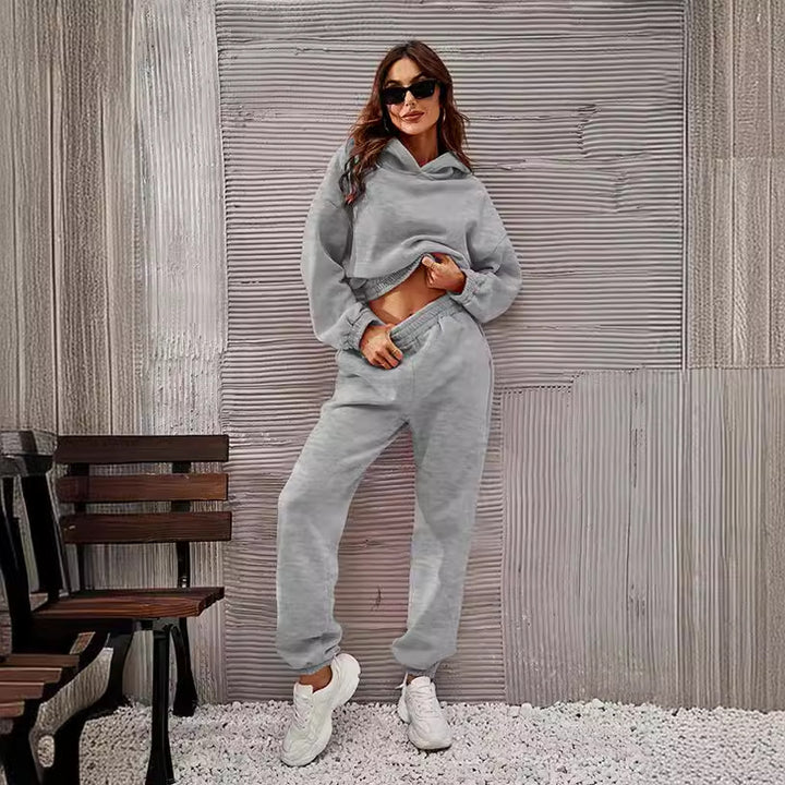 Comfortable women's sweatpants with hood and gathers Lune London