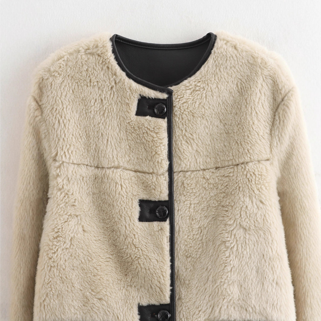 Women’s plush jacket with high-quality faux fur and practical pockets Lune London