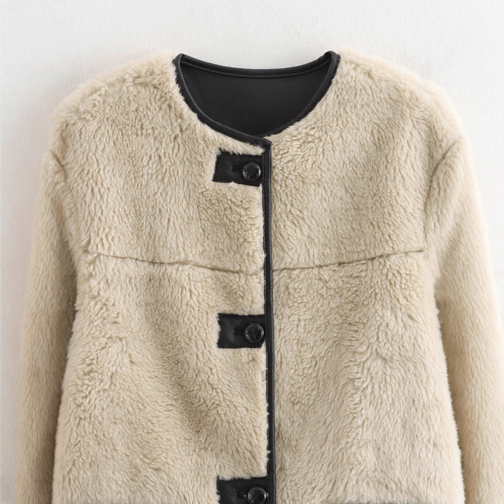 Women’s plush jacket with high-quality faux fur and practical pockets Lune London