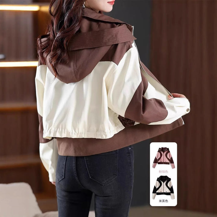 Veste de transition à la mode pour femmes avec capuche et design contrasté Chic & Stil