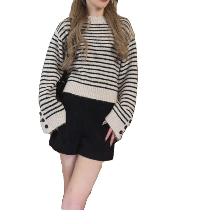 Knitted sweater for women with kangaroo pocket and generous cut Lune London